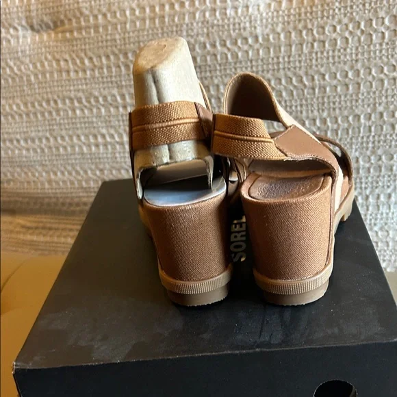 Sorel Women's Tan and Brown Sandals - Picture 4 of 7